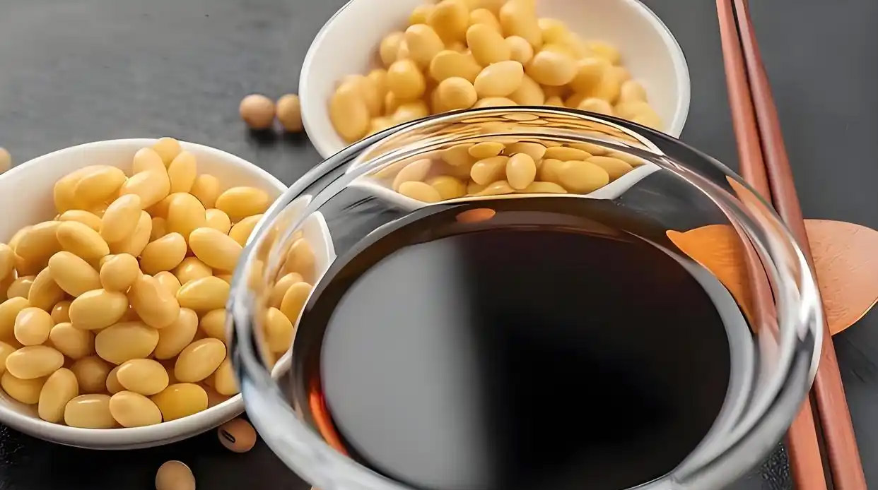 酱油是什么做的?美食秘诀大揭秘:常见原料与酿造门道全揭晓!