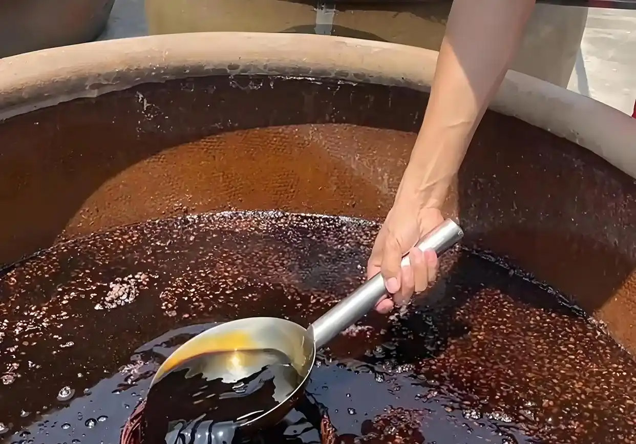 酱油是什么做的?美食秘诀大揭秘:常见原料与酿造门道全揭晓!